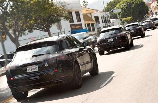 2015-porsche-macan-testing-rear-action2-600-001