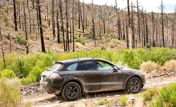 2015-porsche-macan-trail-testing-par-action-600-001