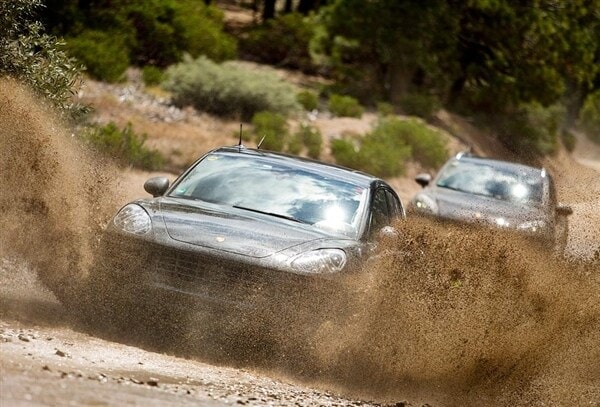 2015-porsche-macan-water-testing-front-action-600-001
