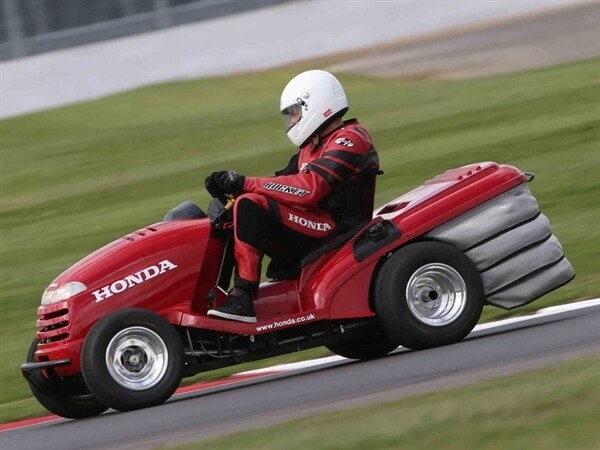 honda-mean-mower1-pan-action-600-001