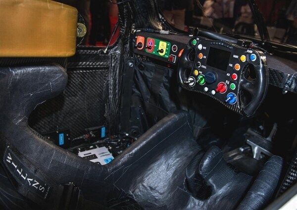 nissan-zeod-rc-racer-interior-detail-600-001