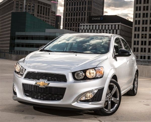 2014-chevrolet-sonic-rs-front-static-600-001
