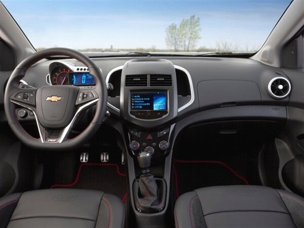 2014-chevrolet-sonic-rs-interior-front-600-001