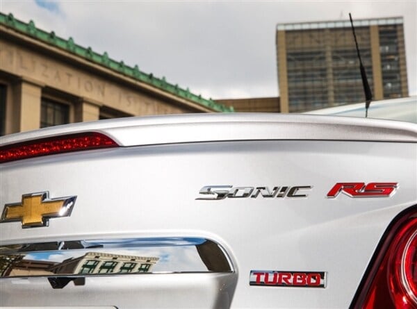 2014-chevrolet-sonic-rs-rear-static-detail-600-001