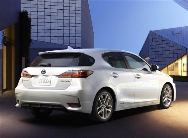 2014-lexus-ct200h-rear-static-600-001