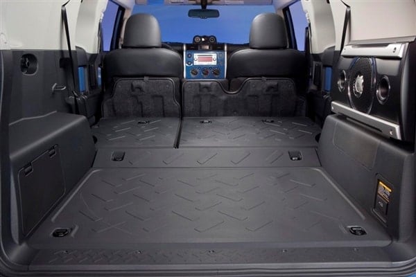 2014-toyota-fj-cruiser-ultimate-edition-interior-rear-detail-600-001