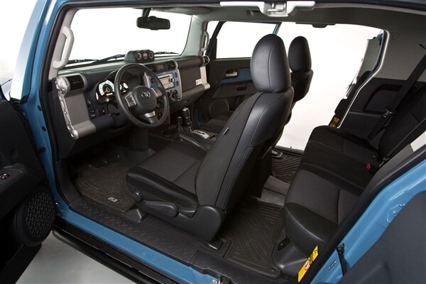 2014-toyota-fj-cruiser-ultimate-edition-interior2-600-001