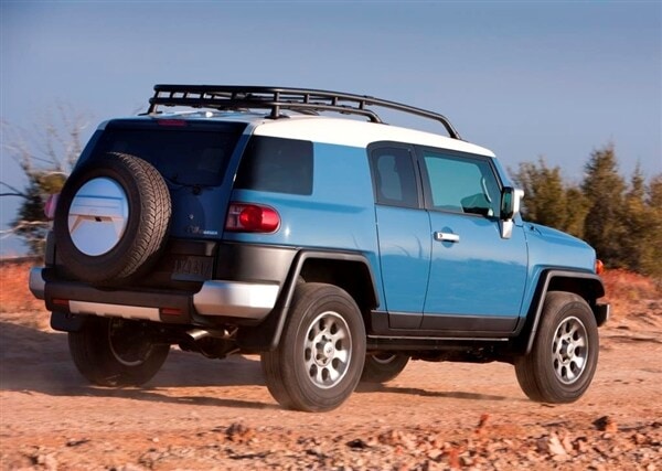 2014-toyota-fj-cruiser-ultimate-edition-rear-action-600-001