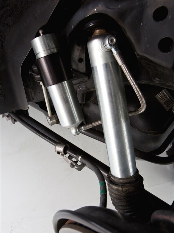 2014-toyota-fj-cruiser-ultimate-edition-shock-absorber-detail-600-001