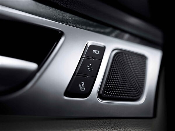 2015-hyundai-genesis8-600-001