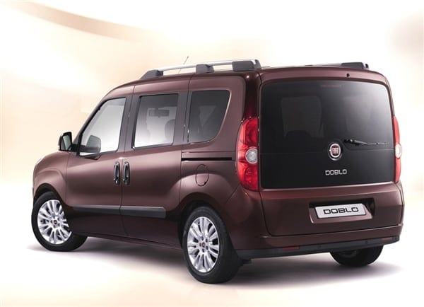 2013-fiat-doblo-panorama-rear-static-600-001