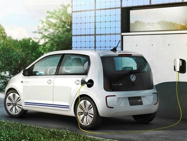 volkswagen-twin-up-rear-plugged-in-600-001