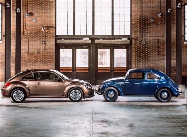 1949-and-2014-volkswagen-beetles-nose-to-nose-static-group-600-001
