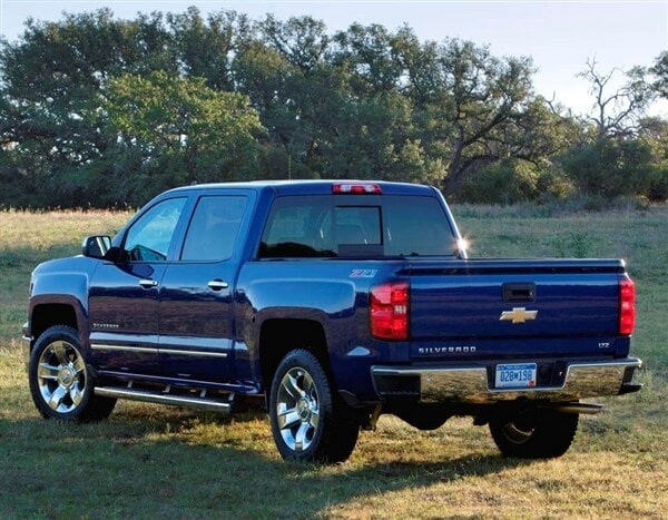 2014-chevrolet-silverado-lt-rear-static-600-001
