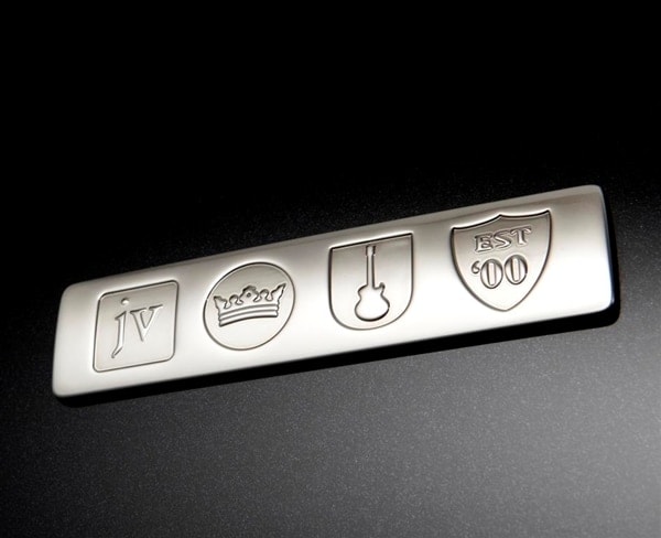 2014-chrysler-300c-john-varvados-limited-edition-badge-detail-600-001