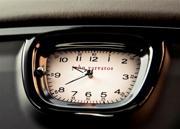 2014-chrysler-300c-john-varvados-limited-edition-clock-detail-600-001
