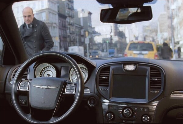 2014-chrysler-300c-john-varvados-limited-edition-dash-detail-600-001