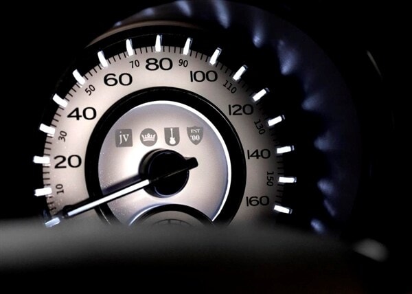 2014-chrysler-300c-john-varvados-limited-edition-guage-detail-600-001
