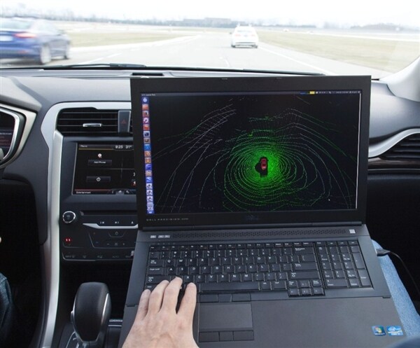 2014-ford-fusion-hybrid-autonomous-car-computer-cabin-600-001