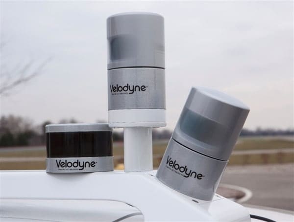 2014-ford-fusion-hybrid-autonomous-car-lidar-array-antenna-detail-600-001
