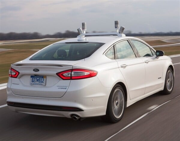 2014-ford-fusion-hybrid-autonomous-car-rear-action-600-001