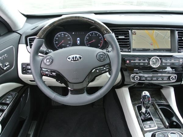 2015-kia-k900-interior-03-600-001