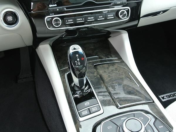 2015-kia-k900-interior-04-600-001