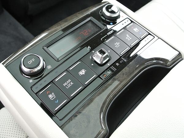 2015-kia-k900-interior-06-600-001