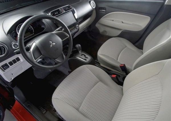mitsubishi-mirage-sedan-interior-dash-600-001