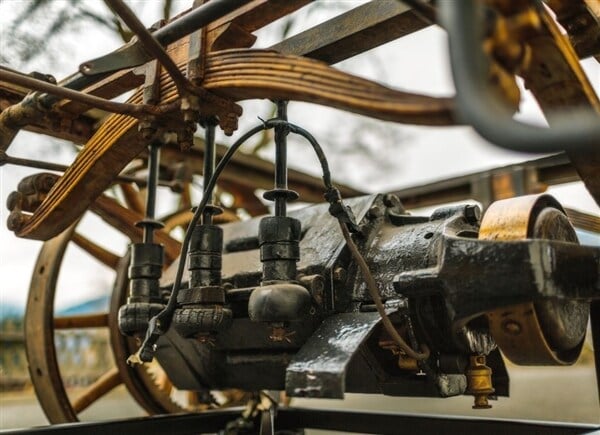 porsche-p1-egger-lohner-motor-detail-600-001