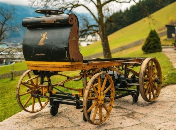porsche-p1-egger-lohner-static-chassis-600-001