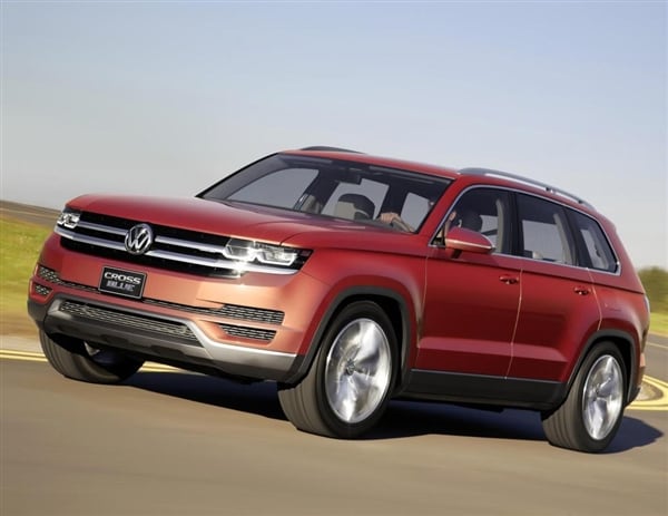 volkswagen-crossblue-suv-concept-front-action2-600-001