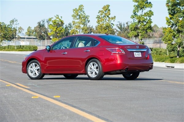 2014-nissan-altima-03-600-001