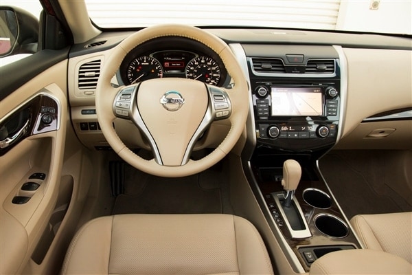 2014-nissan-altima-17-600-001
