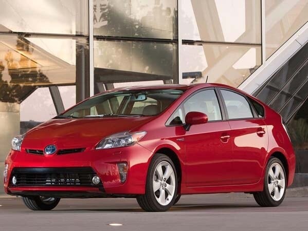 2014-toyota-prius-front-static-600-001