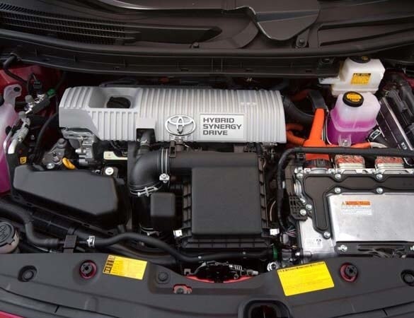 2014-toyota-prius-hsd-engine-detail-600-001