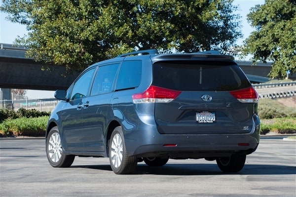 2014-toyota-sienna-08-600-001
