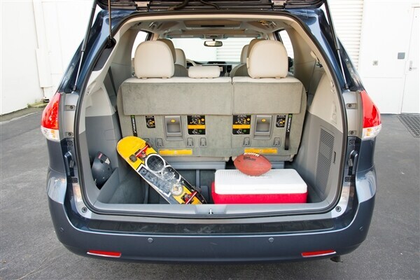 2014-toyota-sienna-09-600-001