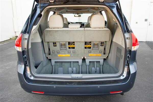 2014-toyota-sienna-10-600-001