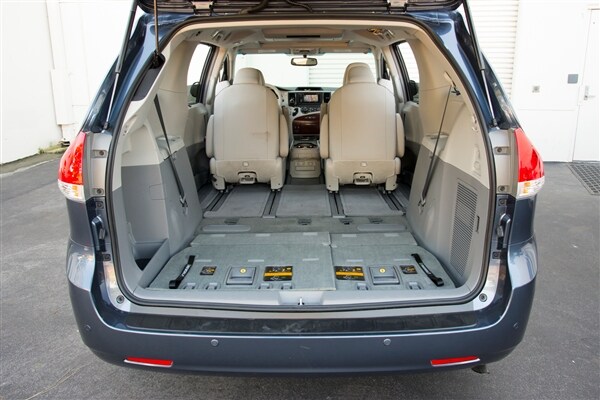 2014-toyota-sienna-12-600-001