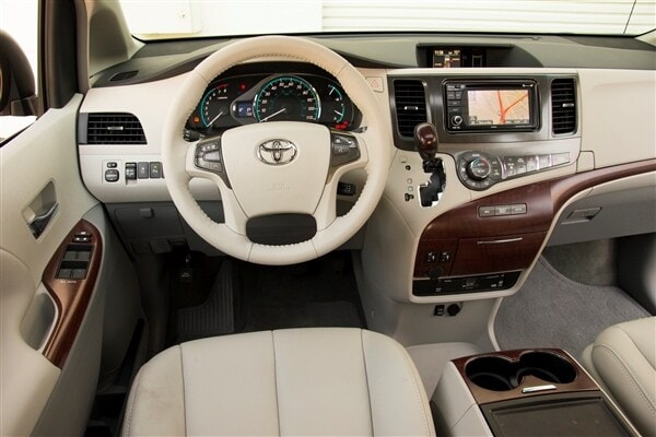 2014-toyota-sienna-15-600-001