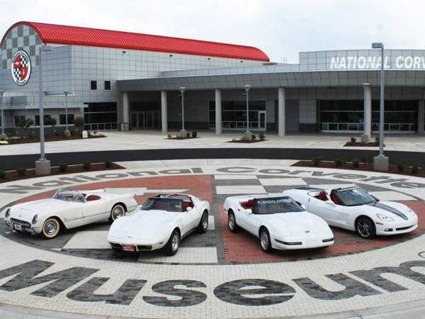 national-corvette-museum-1-and-1-5-millionth-vettes-600-001