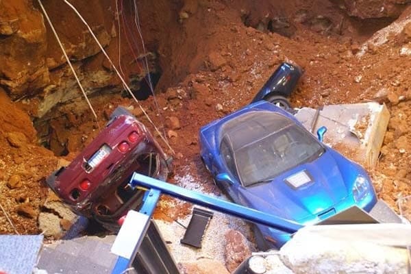 sinkhole-at-national-corvette-museum3-600-001
