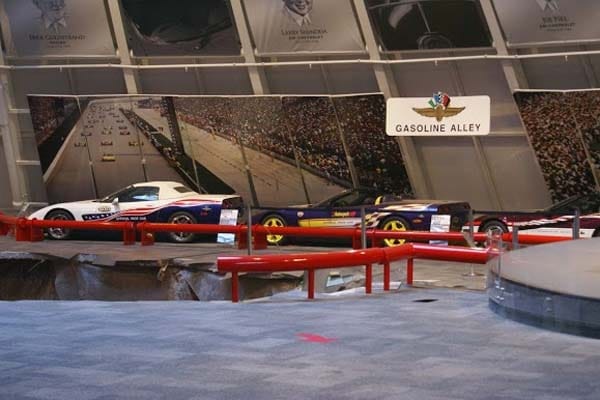 sinkhole-at-national-corvette-museum5-600-001