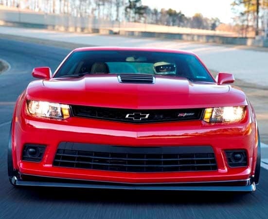 2014-chevrolet-camaroz28-nose-on-action-flowtie-badge-600-001