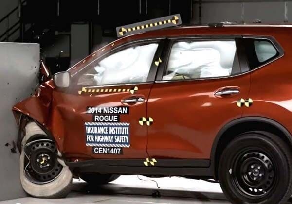 2014-nissan-rogue-crash-test1-600-001