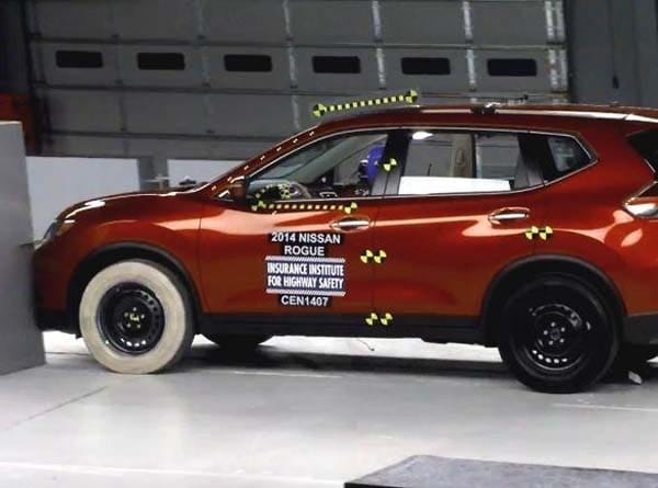 2014-nissan-rogue-crash-test1a-600-001