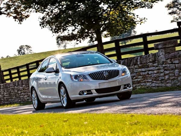 2014-buick-verano-turbo-passengers-side-front-three-quarters-600-001