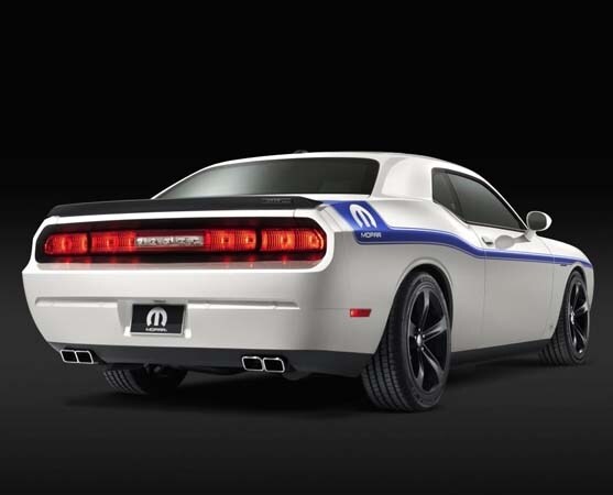 2014-mopar-challenger-rear-static-600-001