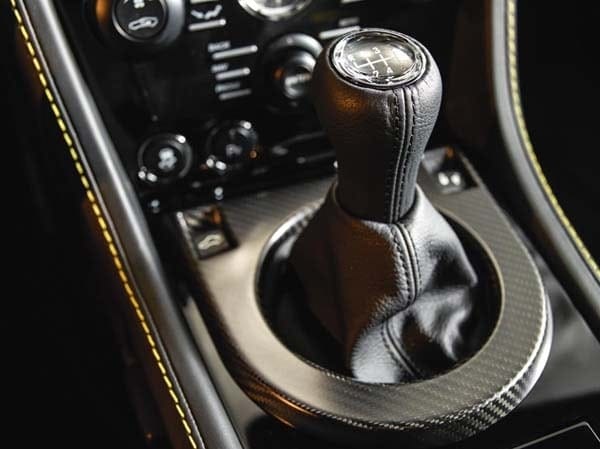 2015-aston-martin-v8-vantage-gt-interior-shifter-detail-600-001